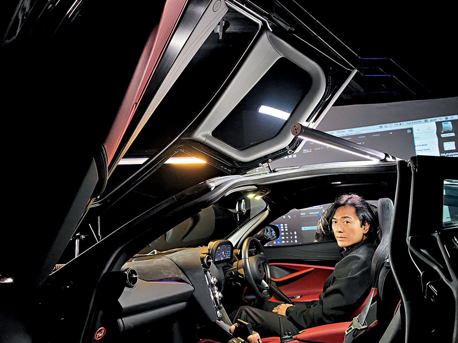 ●超級跑車也在廣告中亮相。