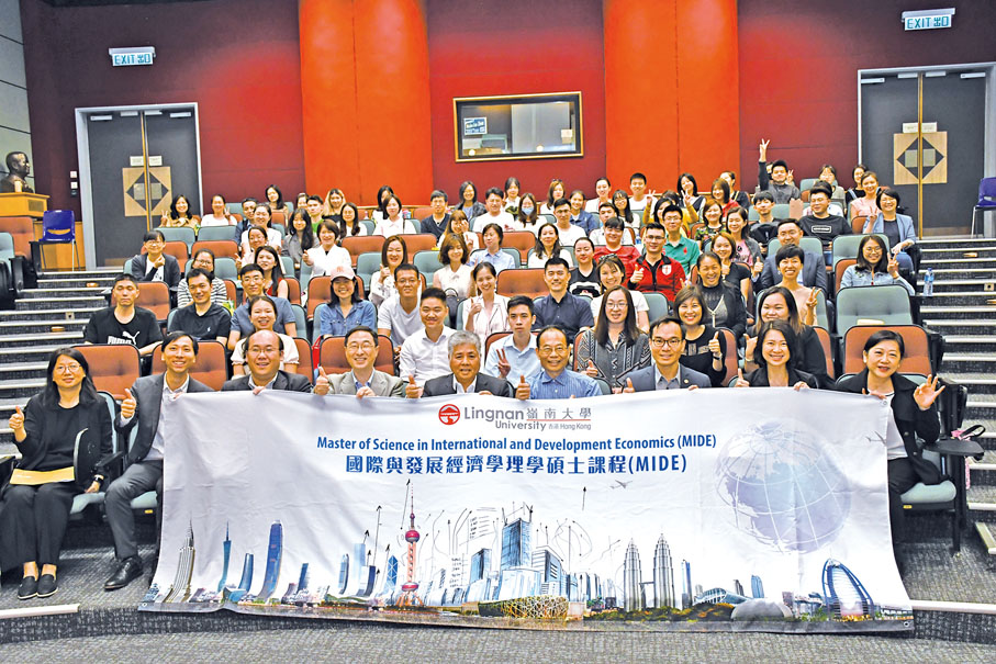 ● 楊勳向香港嶺南大學國際與發展經濟學理碩士學生講授「企業與管理」。