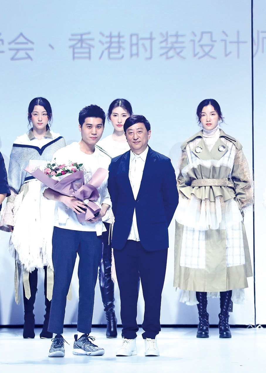 ● 香港理工大學學生於第二十七屆真維斯杯休閒裝設計大賽與內地學生切磋及交流服裝設計的心得，更榮獲南部賽區一等獎。