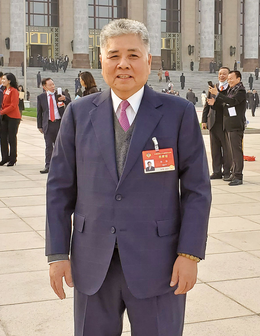 ● 全國政協委員、旭日集團副董事長兼總經理楊勳