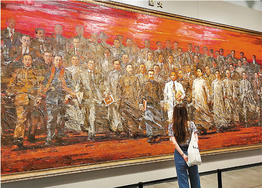 ●觀眾參觀紀念館。   香港文匯報記者倪夢璟  攝