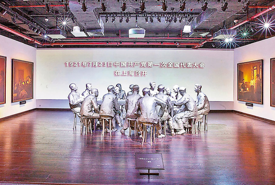 ●這是二樓的展廳用雕塑形式還原一大會議場景。 受訪者供圖