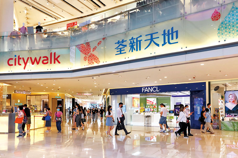 ●感染變種病毒株的17歲女生，其20歲胞姊也證實確診，該女患者在5月29日曾到荃灣荃新天地商場。 中通社