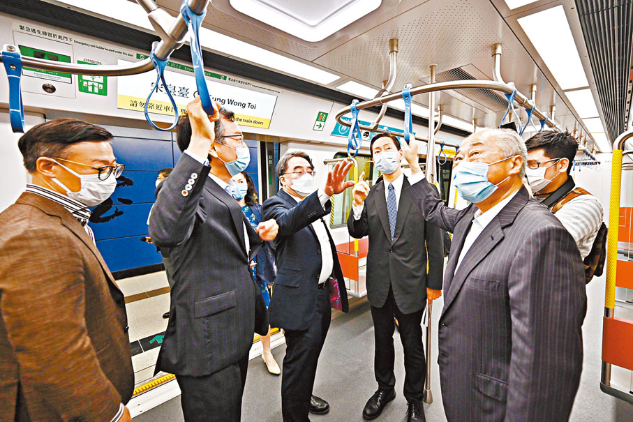 ●行政會議非官守議員乘坐特別列車從宋皇臺站前往土瓜灣站。