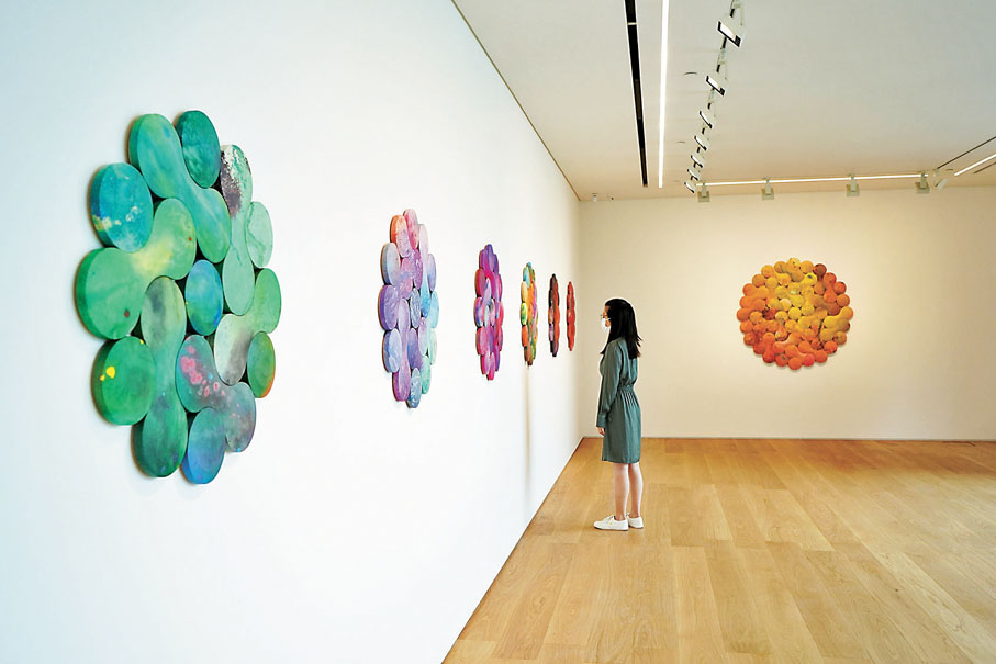 ●藝術家喬希·斯博林個人展覽《光譜》現場。