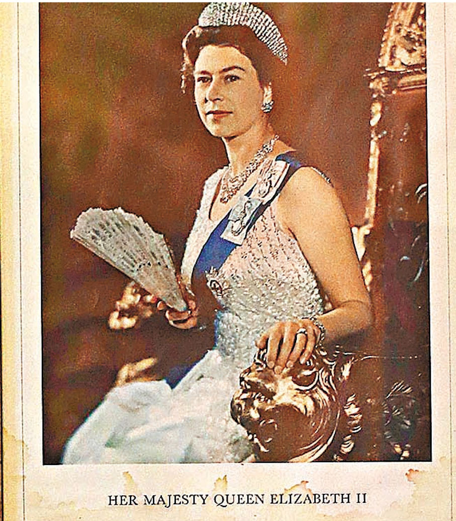 ● 涉事英女王伊利沙伯二世肖像