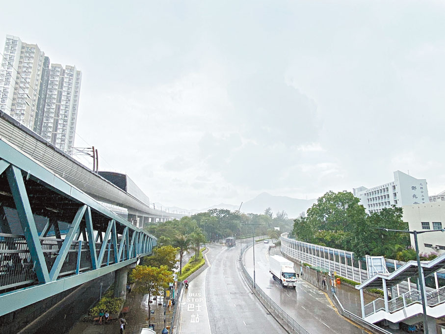 新地擬在天水圍站旁發展一個樓面達50萬方呎的大型商場。