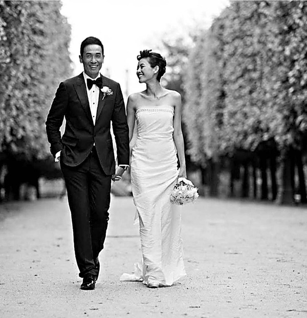 ●陳茵媺昨日分享當年與陳豪在法國巴黎所拍下的黑白婚照。