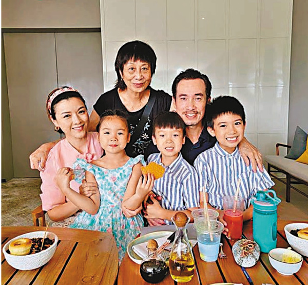 ●陳豪一家是圈中的模範家庭。