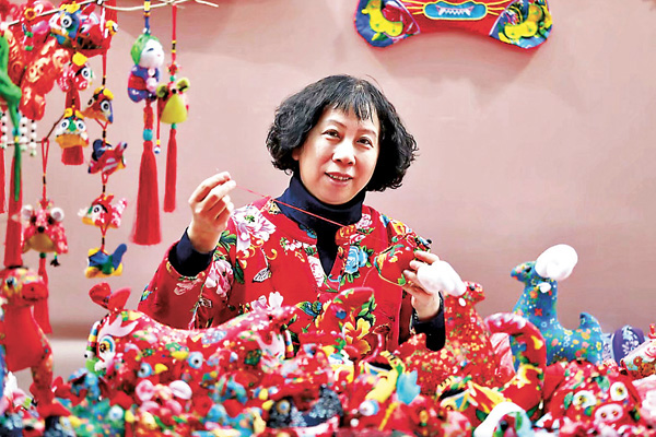 ●陳秀萍縫製的色彩斑斕的端午荷包。受訪者供圖