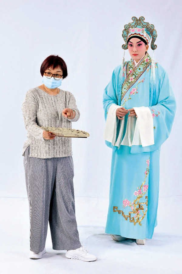 ●陳嘉鳴指導陳澤蕾。