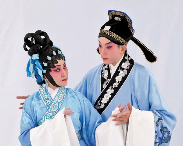 ●新秀陳澤雷和靈音為《新啼笑因緣》拍劇照。