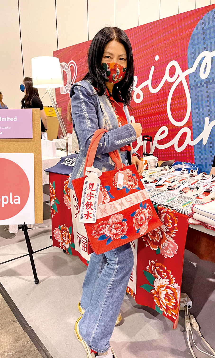 ● 本地著名設計師Vivienne Tam支持本地品牌。（圖片轉載自Facebook）