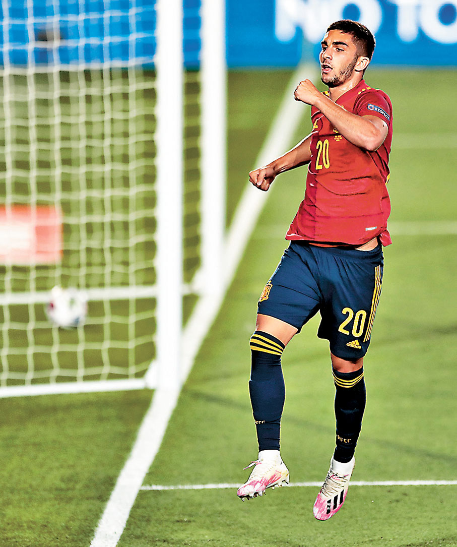 ●効力曼城的費倫托利斯預計將正選上陣。  美聯社