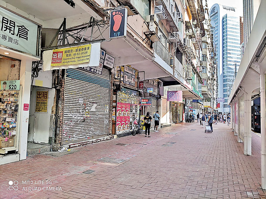 ●核心區舖位租金雖然回升，但不少地區如波斯富街，仍有不少空舖。 記者梁悅琴  攝