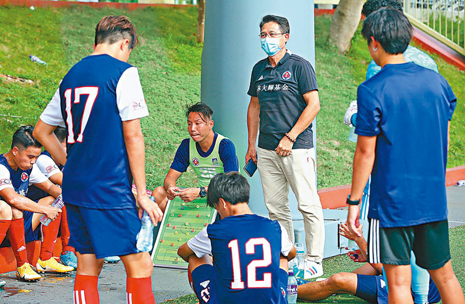 ●身兼青訓總領隊的鄧柱盛承認未知來季會否留隊。 香港文匯報記者黎永淦 攝