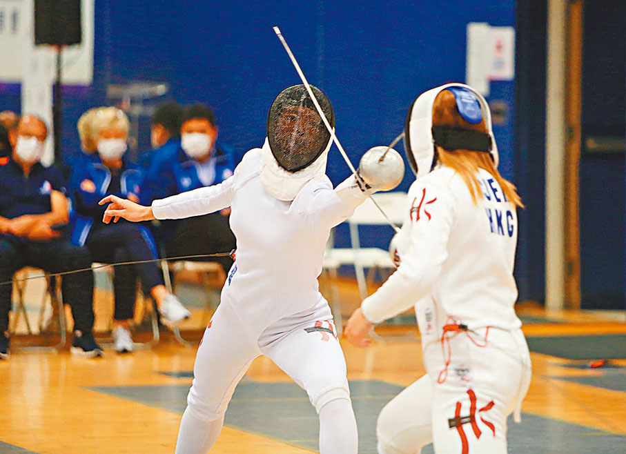 ●江旻憓（左）等現場作示範。  香港文匯報記者郭正謙 攝