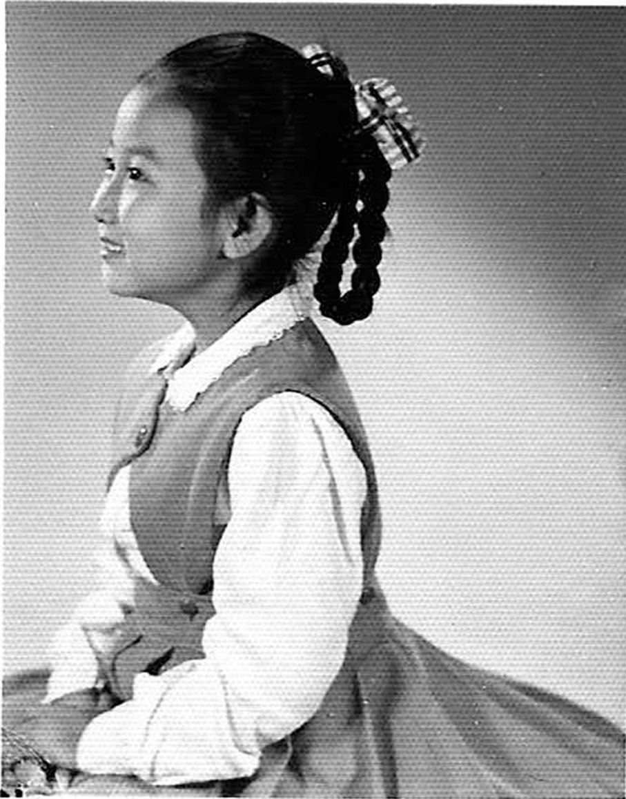 ●少女時代的何冀平。