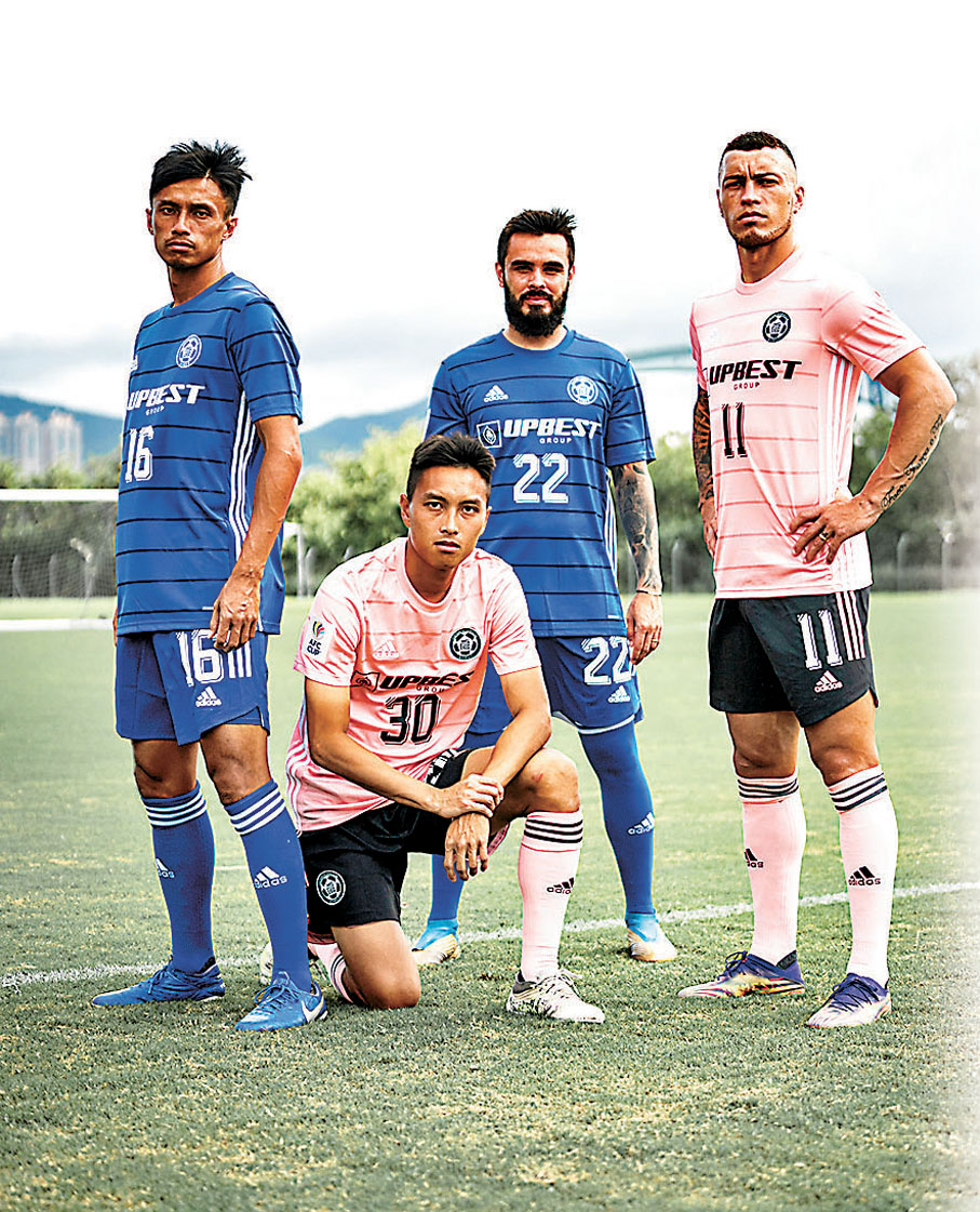 ●梁振邦（左起）、黃梓浩、林恩許及艾華頓為東方新戰衣客串模特兒。 球會圖片