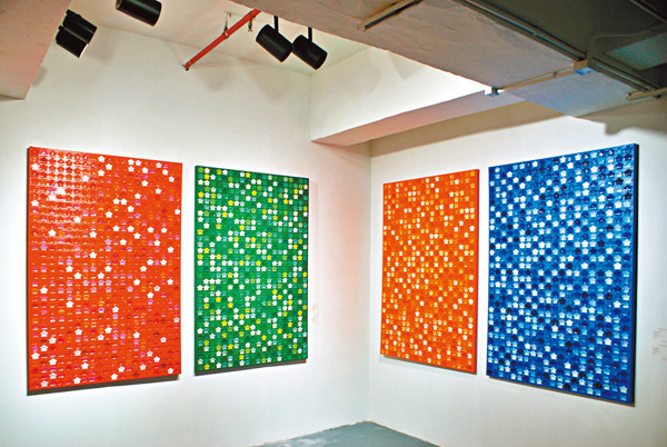 ●作品用色鮮艷。