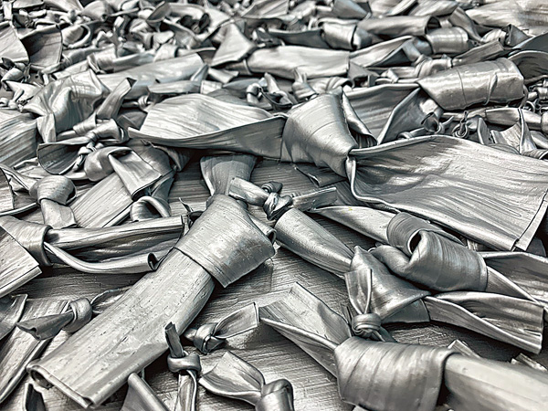 ●除了小船和衣服，摺疊顏料還可打結。受訪者供圖