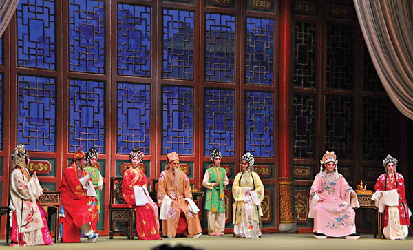 ●青苗7月2日在高山劇場重演群戲《官門家事》。