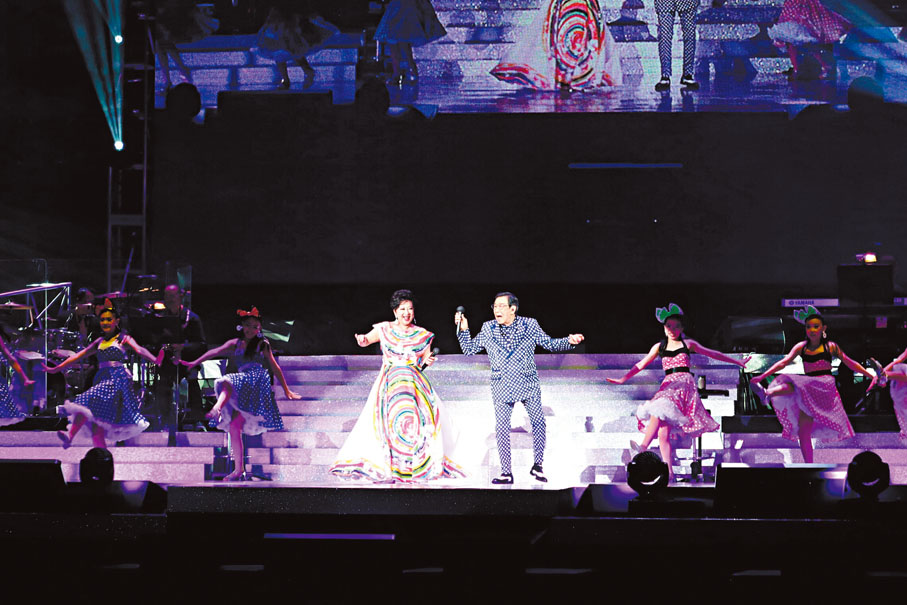 ● 家燕姐憶述8歲做童星時，已經與修哥合作。