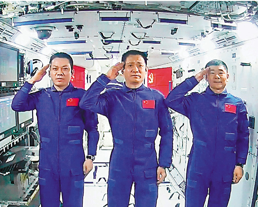 ●6月23日，中共中央總書記、國家主席、中央軍委主席習近平來到北京航天飛行控制中心，同正在天和核心艙執行任務的神舟十二號航天員聶海勝、劉伯明、湯洪波親切通話。 新華社