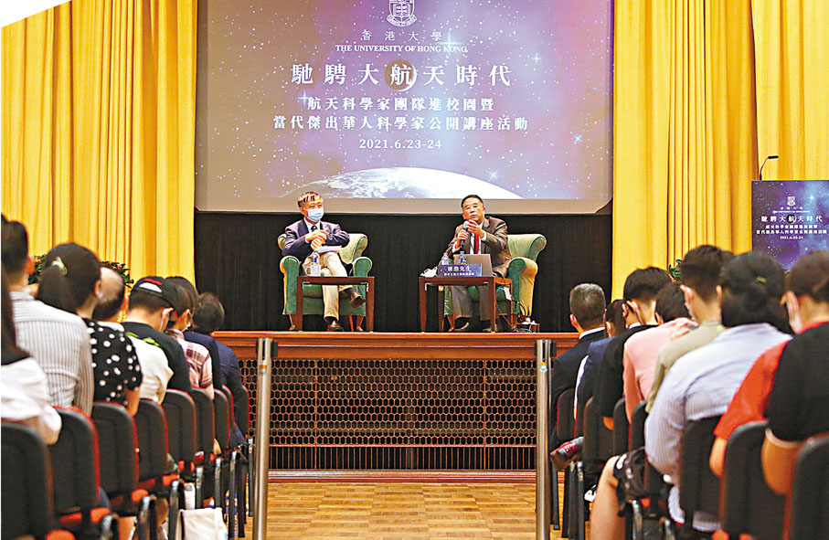 ●胡浩向公眾介紹中國探月工程的現況及「嫦娥五號」項目的技術難點。大公文匯全媒體記者  攝