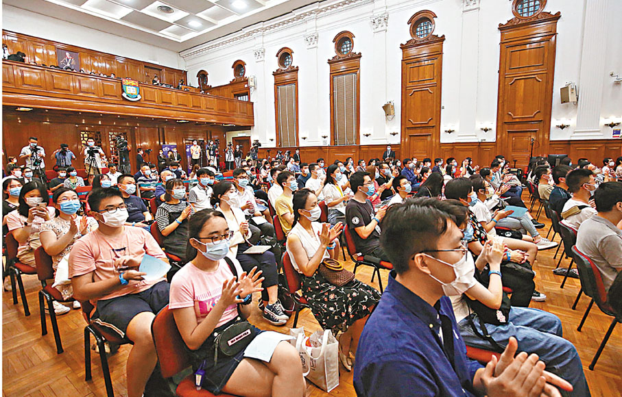 ●講座現場座無虛席，台下要求發問的觀眾多不勝數。 大公文匯全媒體記者  攝