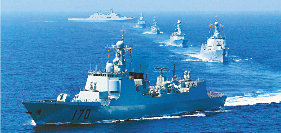 ●東部戰區新聞發言人表示，會時刻保持高度戒備，隨時應對一切威脅挑釁。圖為曾警告闖入南海美國軍艦的中國導彈驅逐艦蘭州艦等海軍編隊。 資料圖片