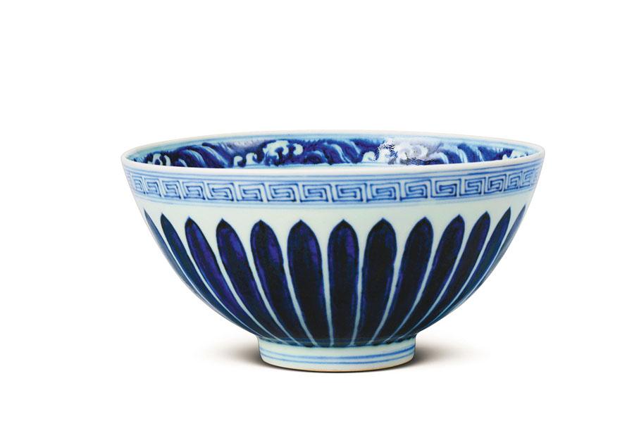 ●明宣德青花蓮瓣內纏花卉蓮子盌