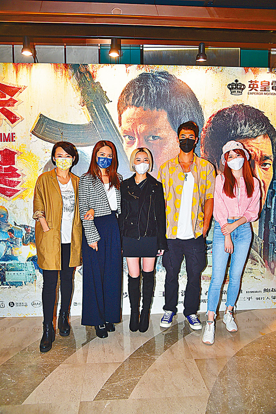 ●左起：周家怡、艾妮、泳兒、楊天宇、曾樂彤前晚出席電影《除暴》特別場。