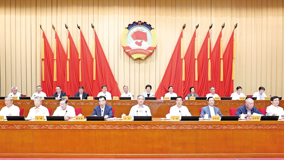 ● 6月21日，政協第十三屆全國委員會常務委員會第十七次會議在北京開幕。中共中央政治局常委、全國政協主席汪洋出席開幕會。   新華社