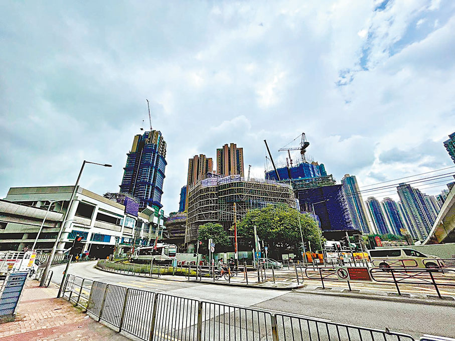 ●元朗站上蓋項目The YOHO Hub第B期正申請預售樓花同意書，料將帶動周邊屋苑樓價。