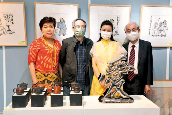 ●（左起）策展人兼工作室的主持人吳玉蘭、著名藝術家謝克、仁愛堂董事局副主席熊敏以及斐濟群島駐香港特別行政區名譽領事李汝大。