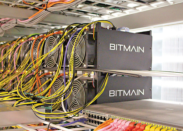 ●內地今年整頓比特幣挖礦項目，令礦機成燙手山芋，很多礦主急於出貨而不惜大幅降價拋售，比特大陸更暫時停售現貨意圖穩定市場。 路透社圖片