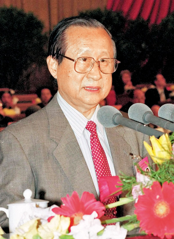 ●高尚全於2000年3月7日在全國政協九屆三次會議第二次全體會上發表講話。 資料圖片