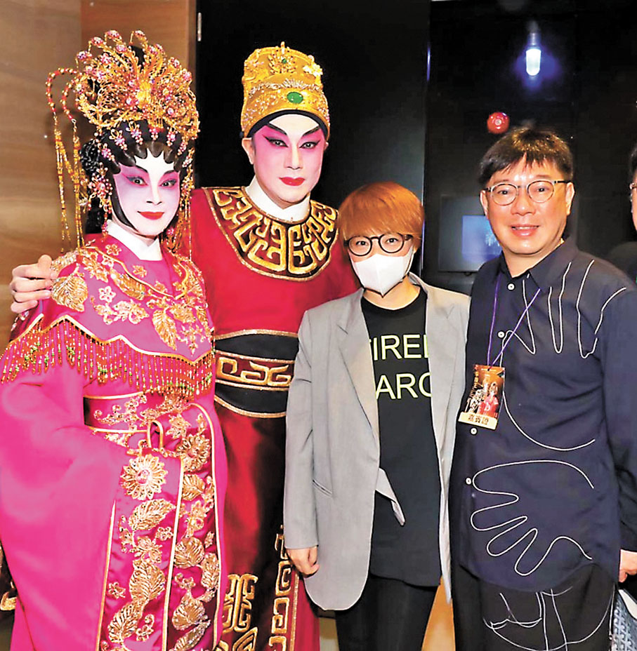 ●陳慧嫻(右二)前來欣賞《李後主》。