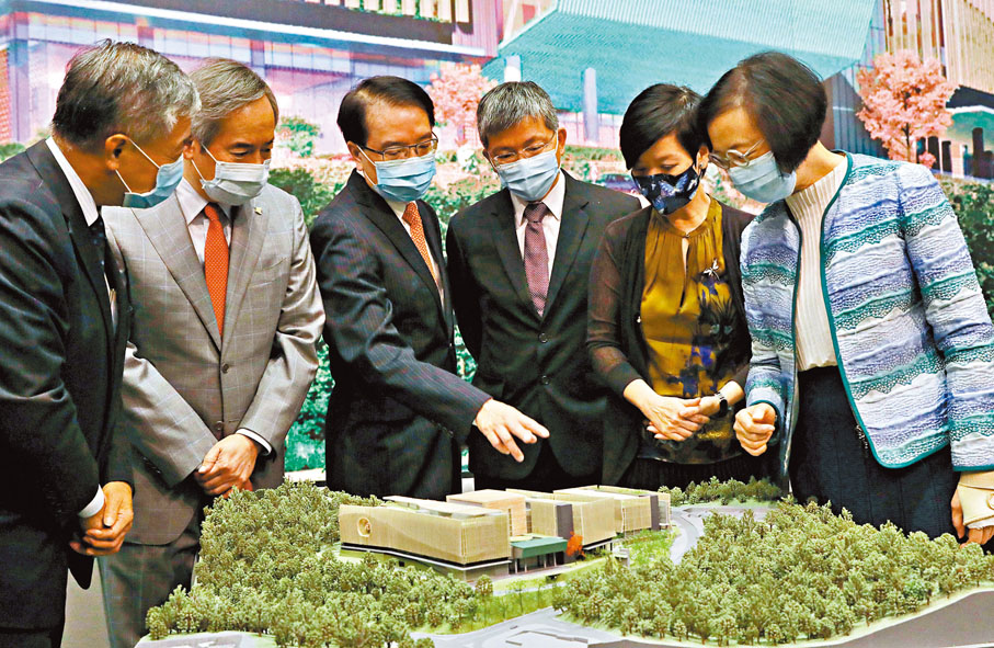 中醫醫院設計均滲透着中國文化元素，以凸顯現代中醫藥及傳統中國文化兩者並存的特色。圖為設計模型。香港文匯報記者  攝