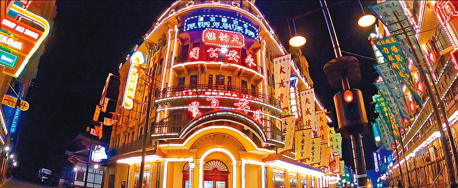 ●場景搭建逼真，讓演員恍如置身在1921年。