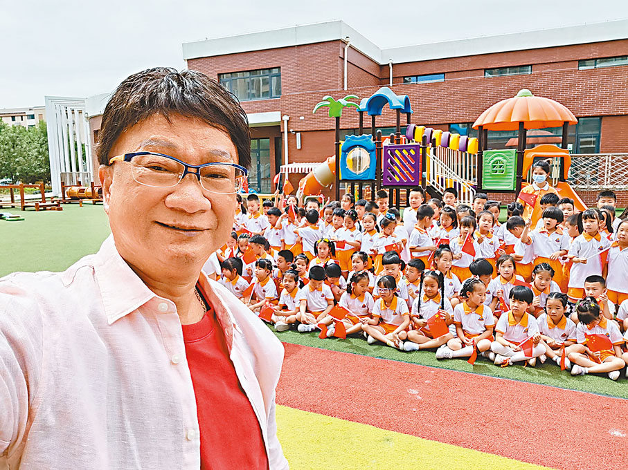 ●徐小明表示兒童要將祖輩們的心聲一代代地傳承下去。