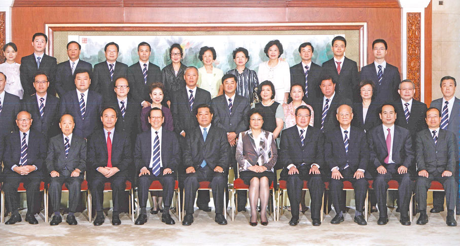 ● 2012年9月，時任全國政協主席賈慶林接見香港潮屬社團總會訪問團。