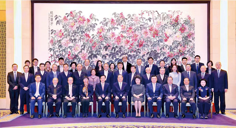 ● 2016年12月，時任全國政協主席俞正聲接見香港潮州商會參訪團。