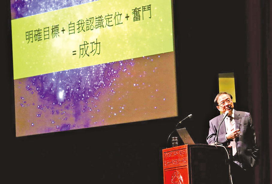 ● 張廣勇在香港中文大學講座上與年輕人分享成功要訣。