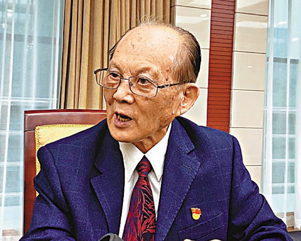 ●高原醫學專家吳天一接受香港文匯報專訪。 香港文匯報記者劉凝哲  攝