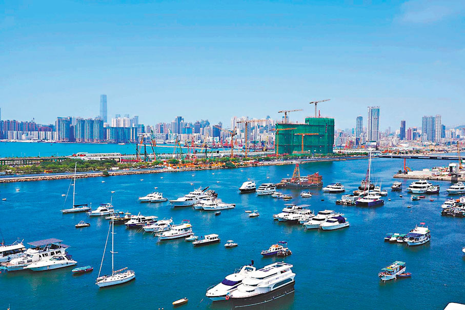 ● 啟德「維港1號」首輪銷情熾熱。圖為興建中的該項目地盤。 資料圖片