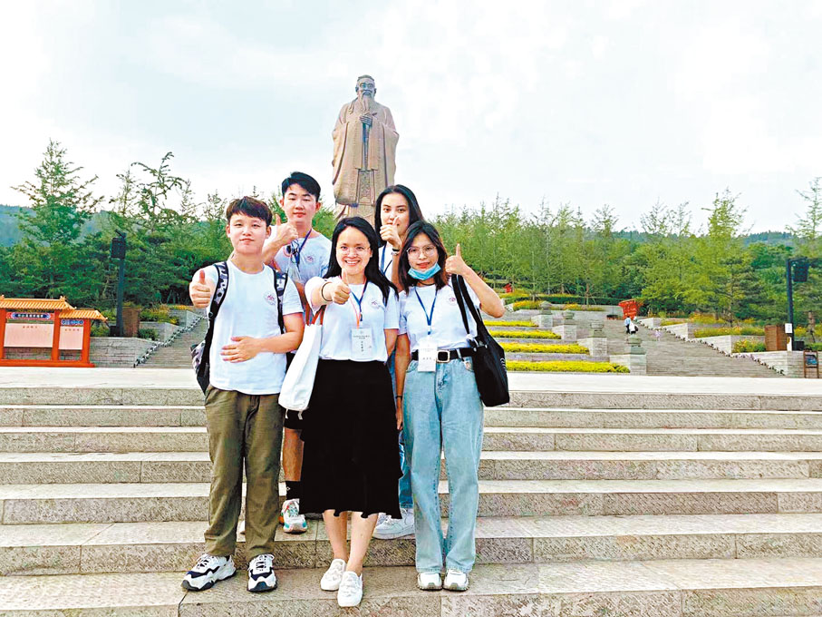 ●深圳大學組織港生參觀調研。 受訪者供圖