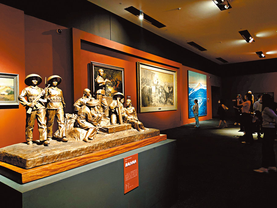 ●展中雕塑作品《西島女民兵》。 