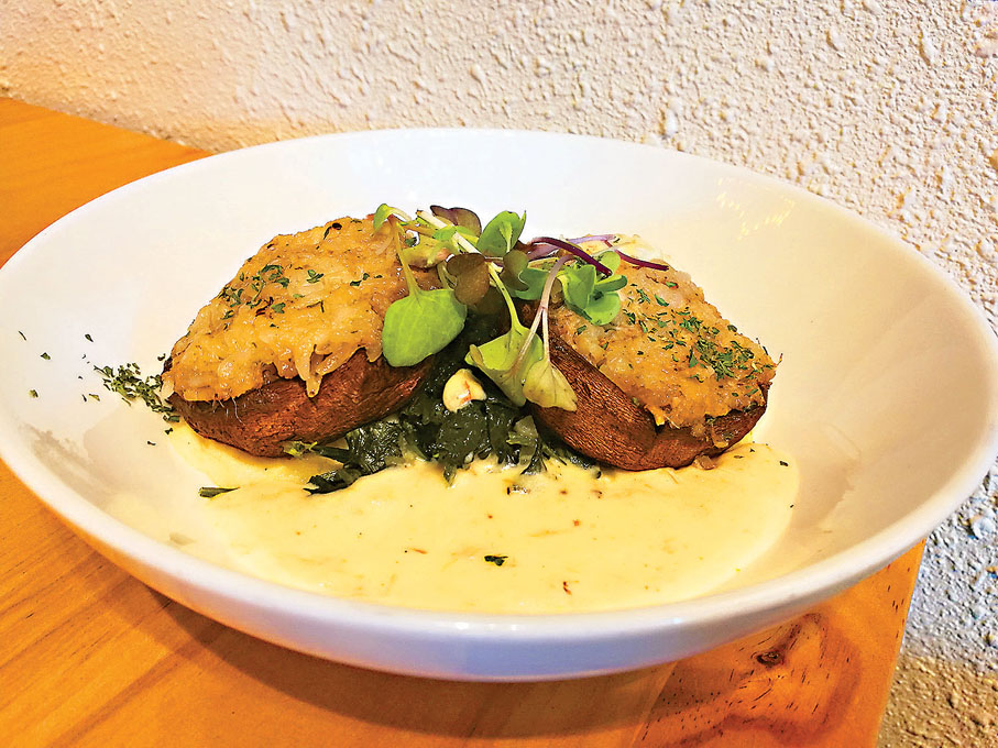 ●蟹肉釀焗大啡菇配薯蓉波菜